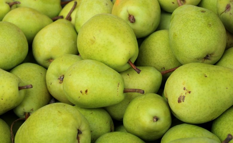 close up of pears_pears in crete_elissos