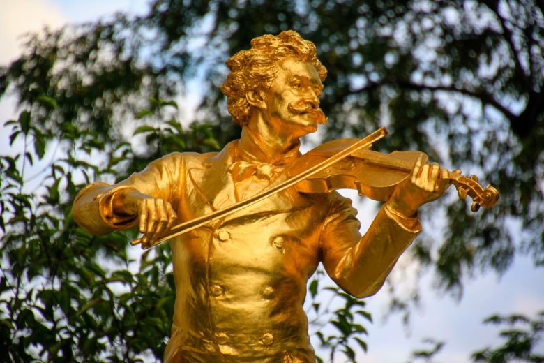 vienna violin statue - cretan music